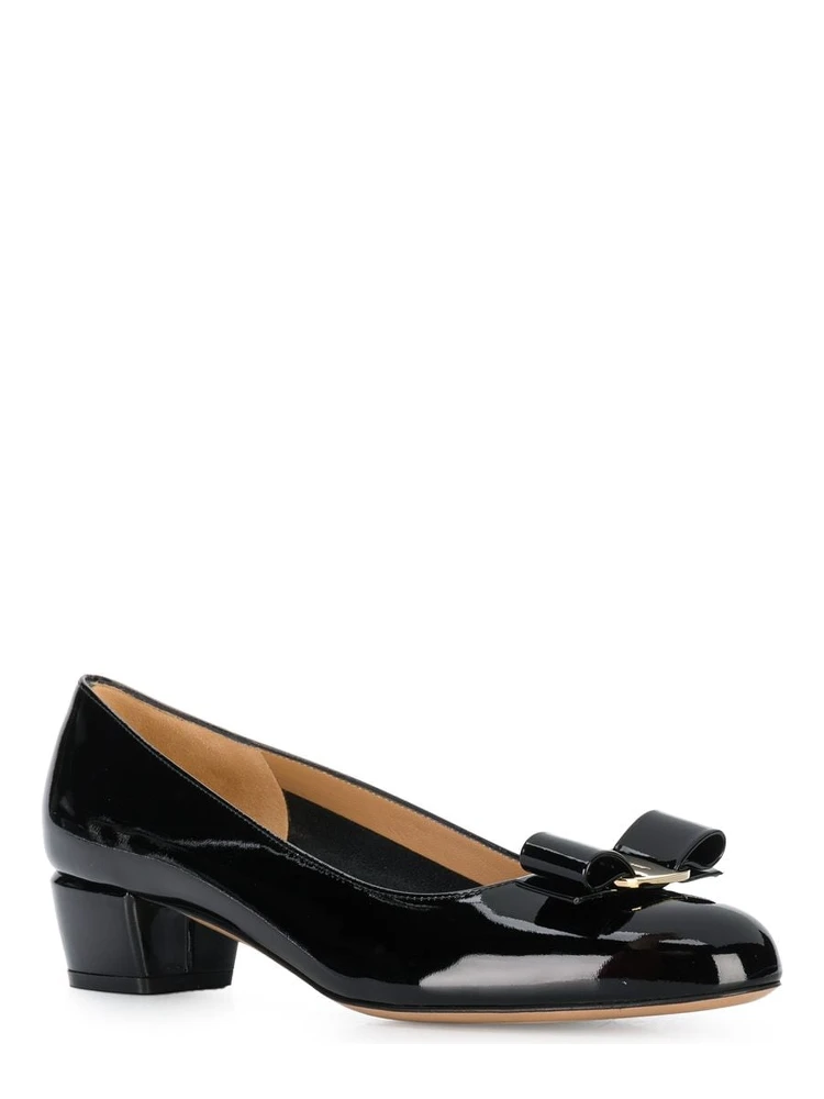 Ferragamo Flat shoes Black alternative