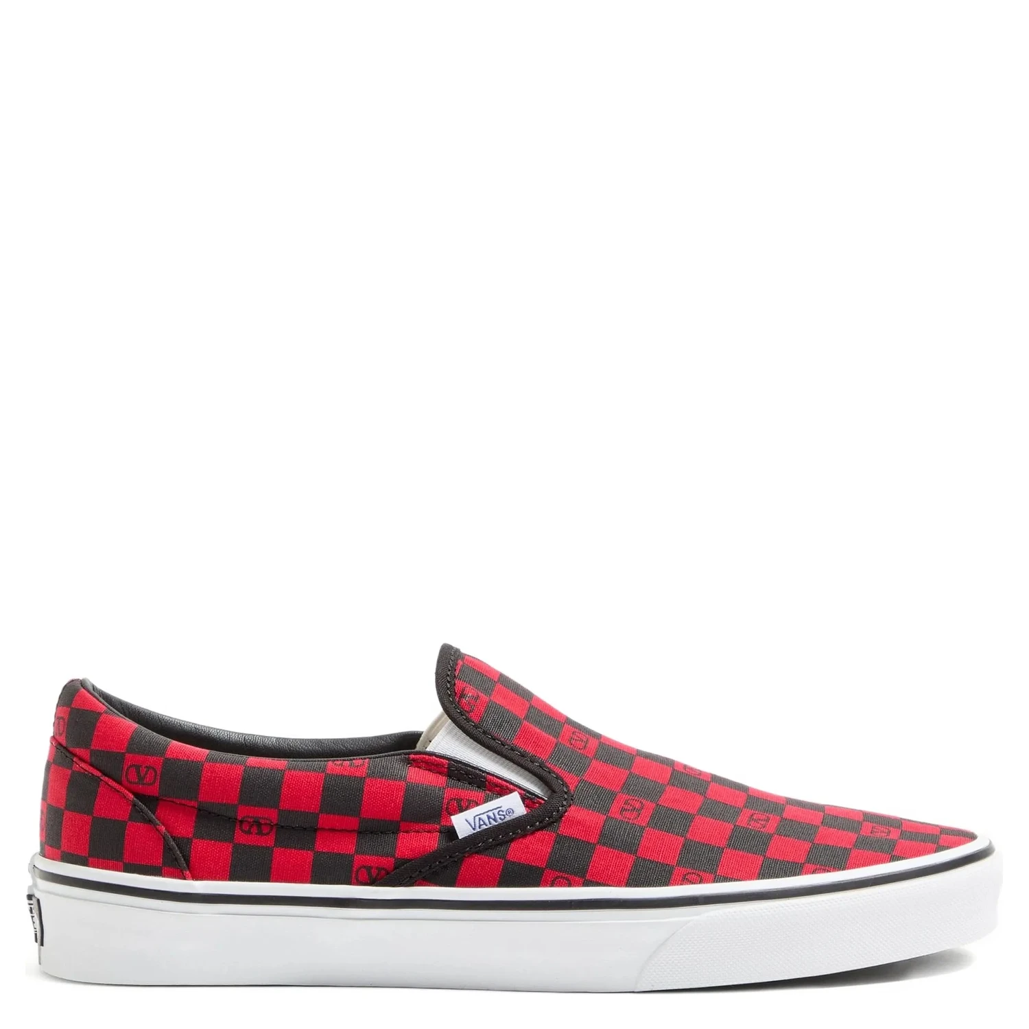 أحذية رياضية من تصميم VANS X VALENTINO