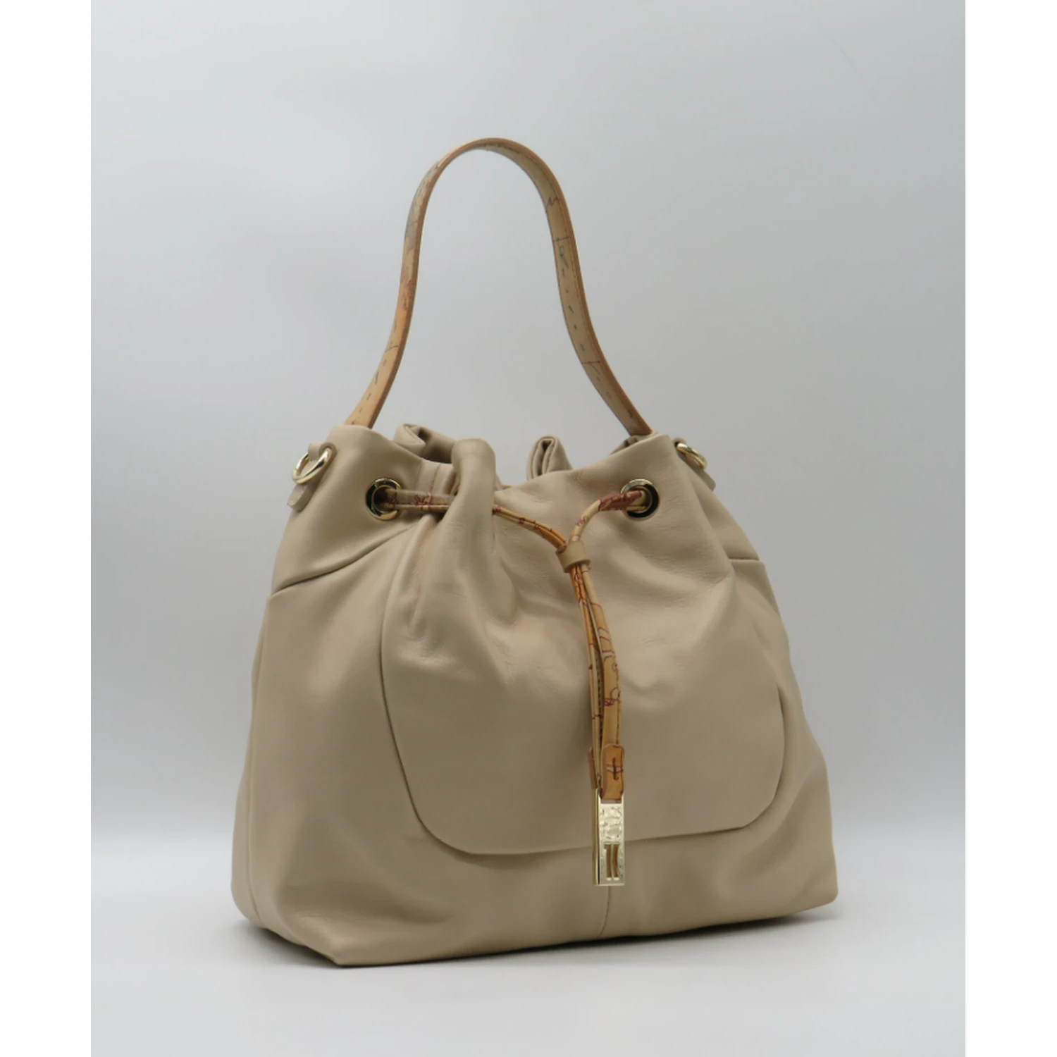 Alviero Martini Bags.. Ivory