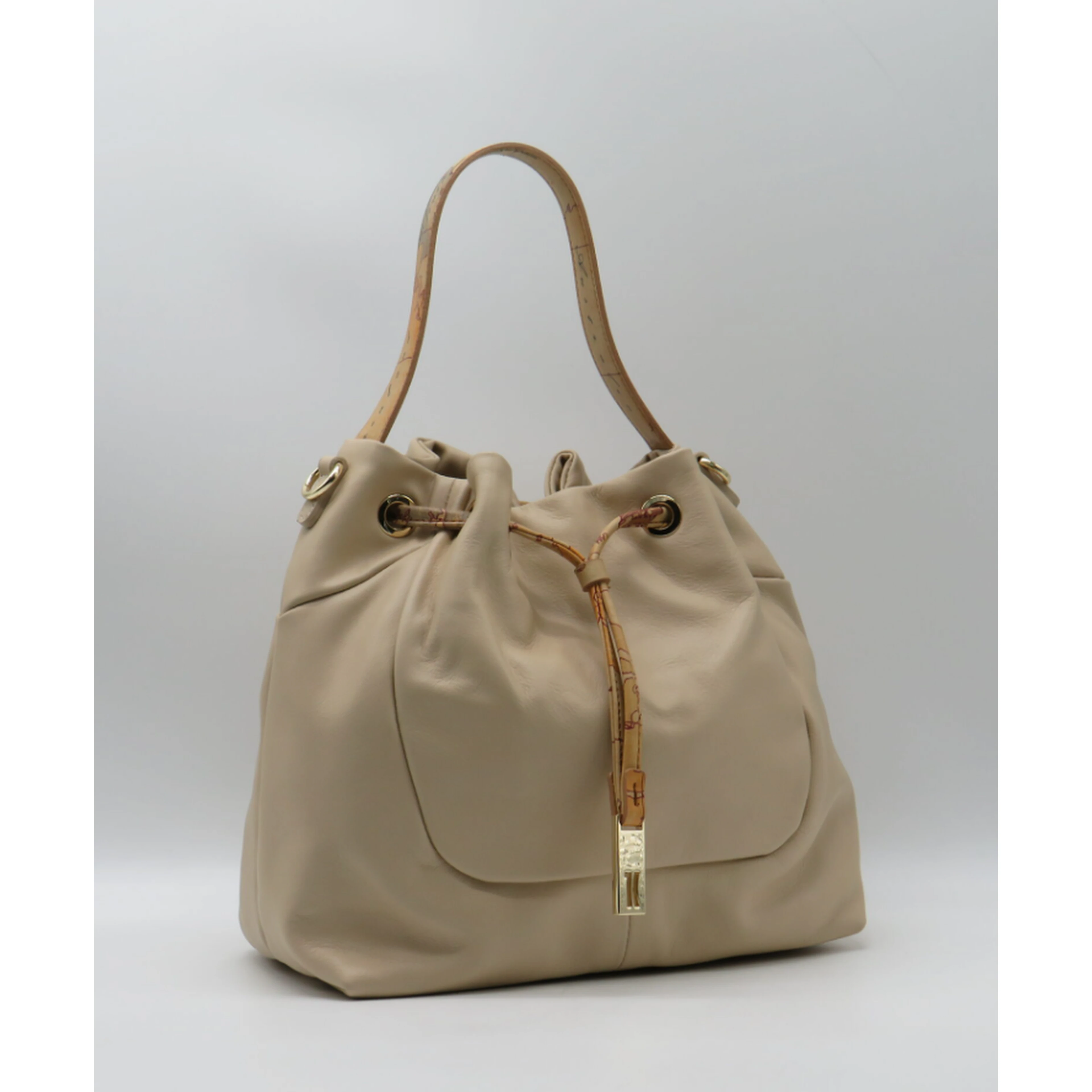 Alviero Martini Bags.. Ivory