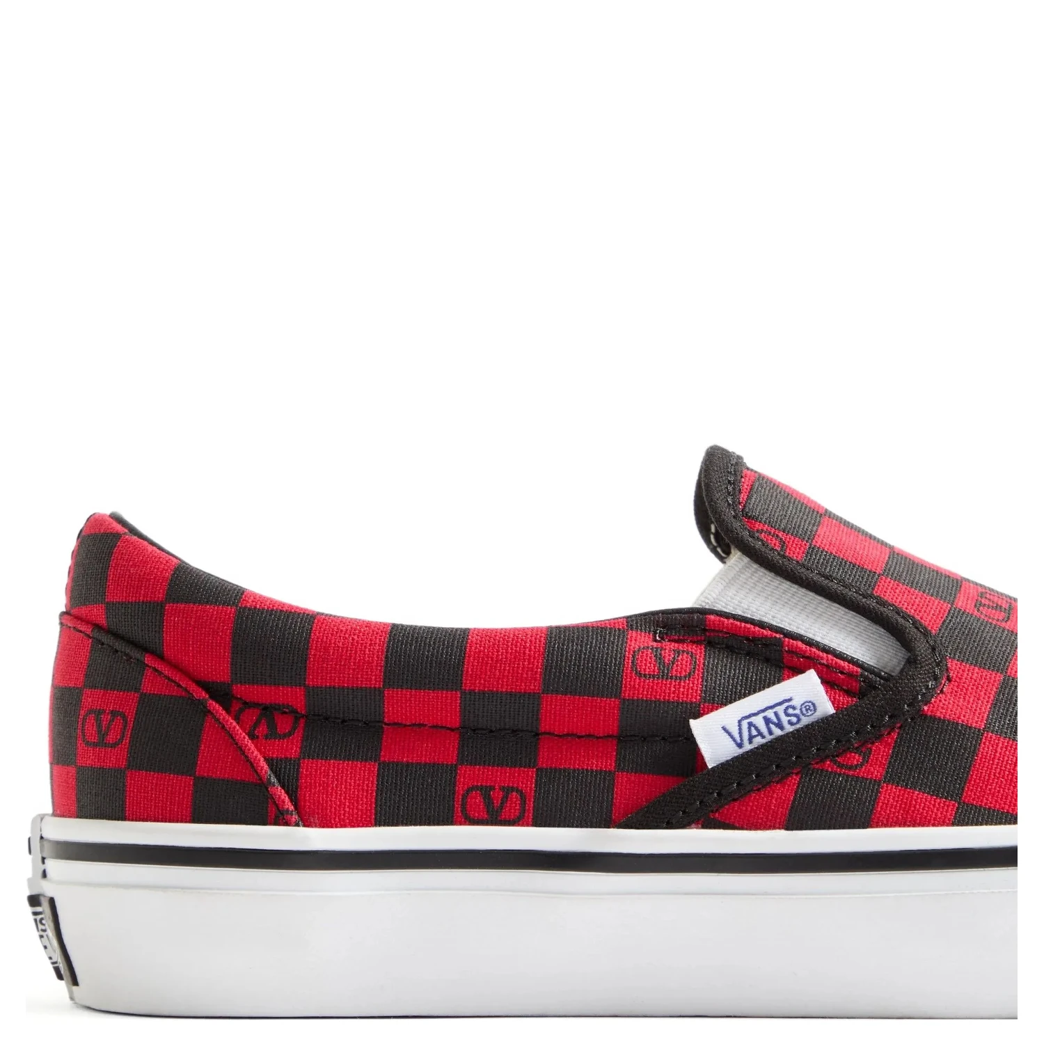 أحذية رياضية من تصميم VANS X VALENTINO