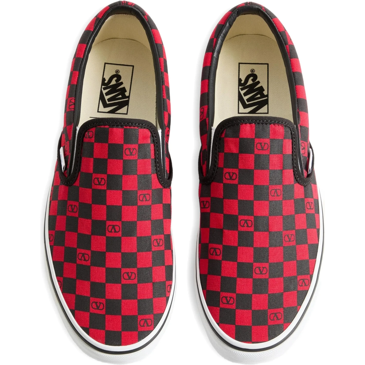 أحذية رياضية من تصميم VANS X VALENTINO