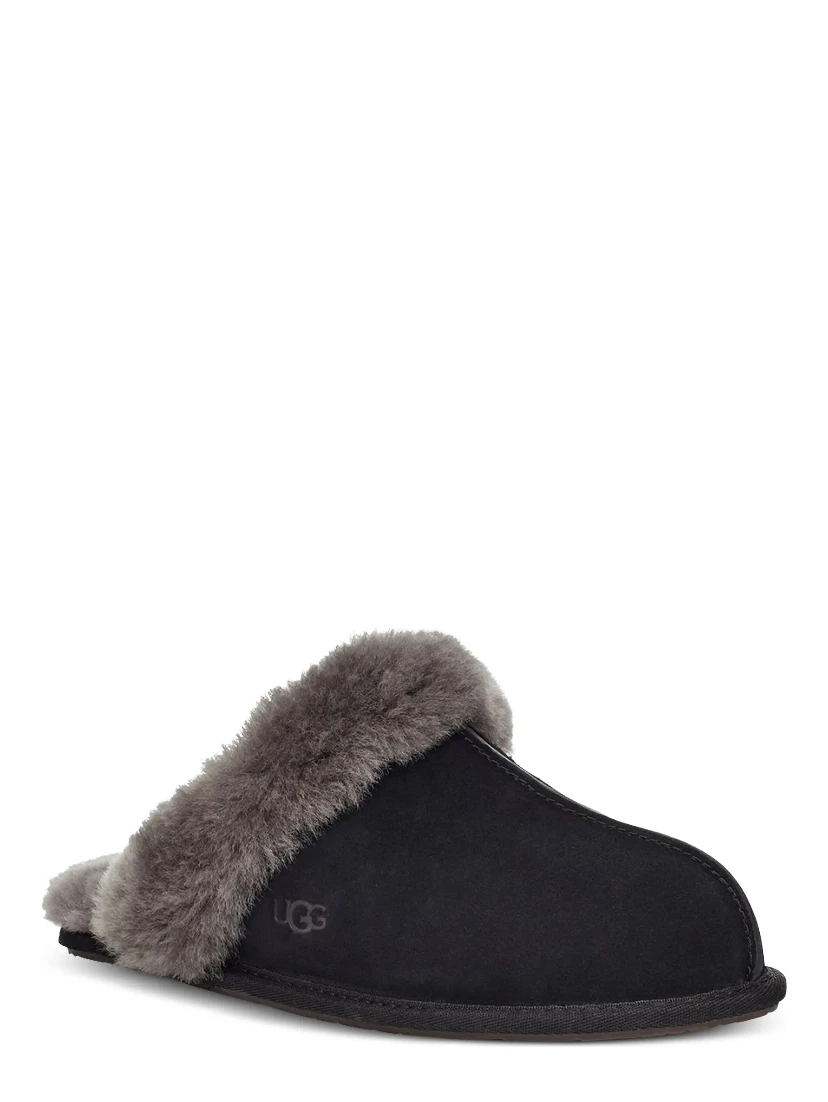UGG Flat shoes