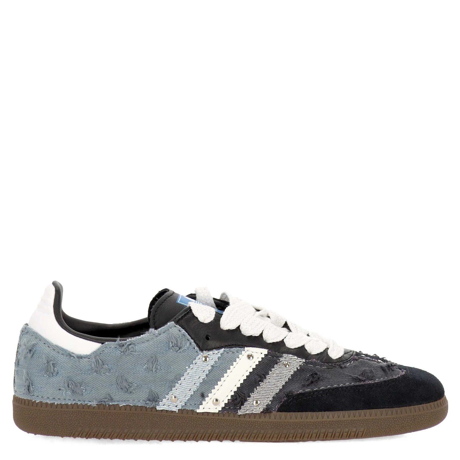 WEARART Sneakers