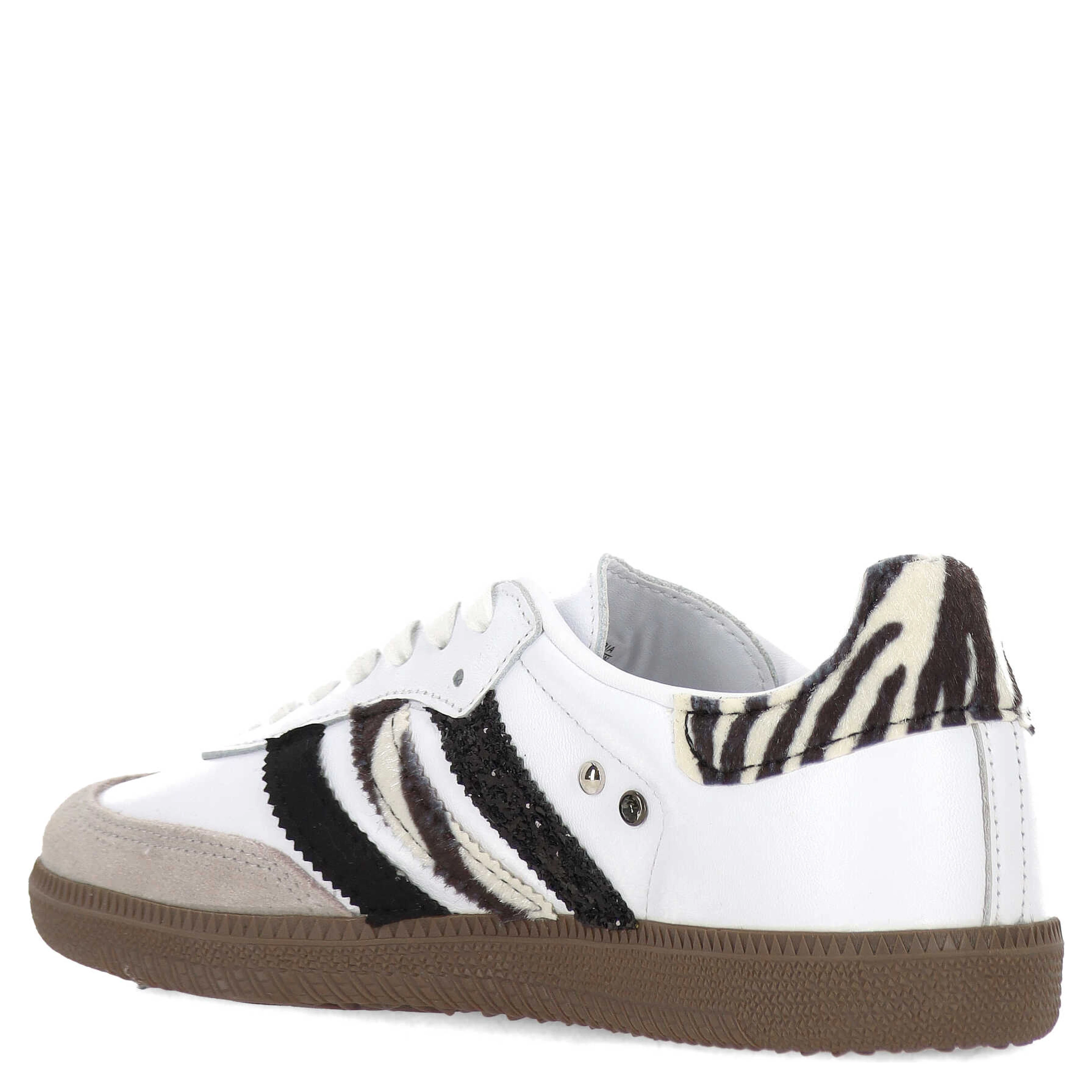 WEARART Sneakers