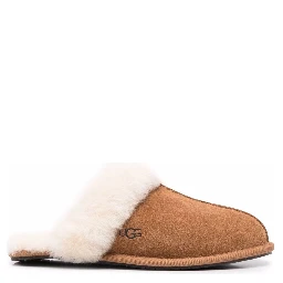 UGG Flat shoes