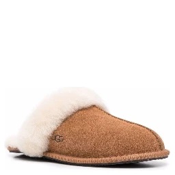 UGG Flat shoes
