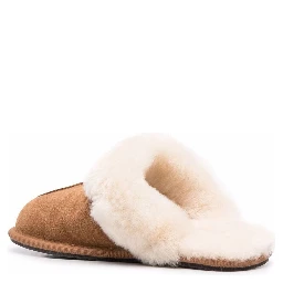 UGG Flat shoes