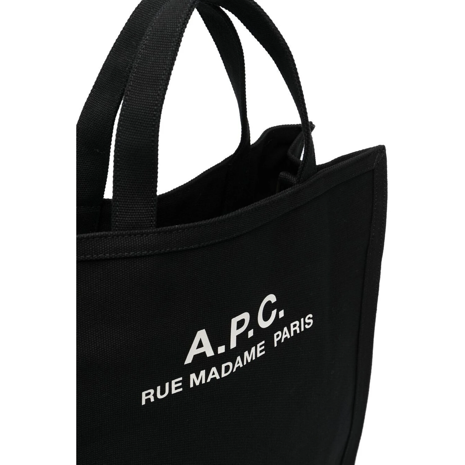 حقائب APC.. سوداء