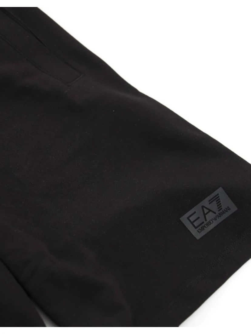 EA7 Shorts