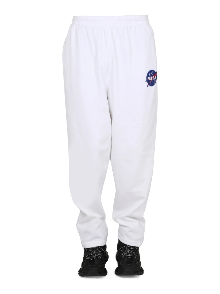 PANTALONE JOGGER CON PATCH