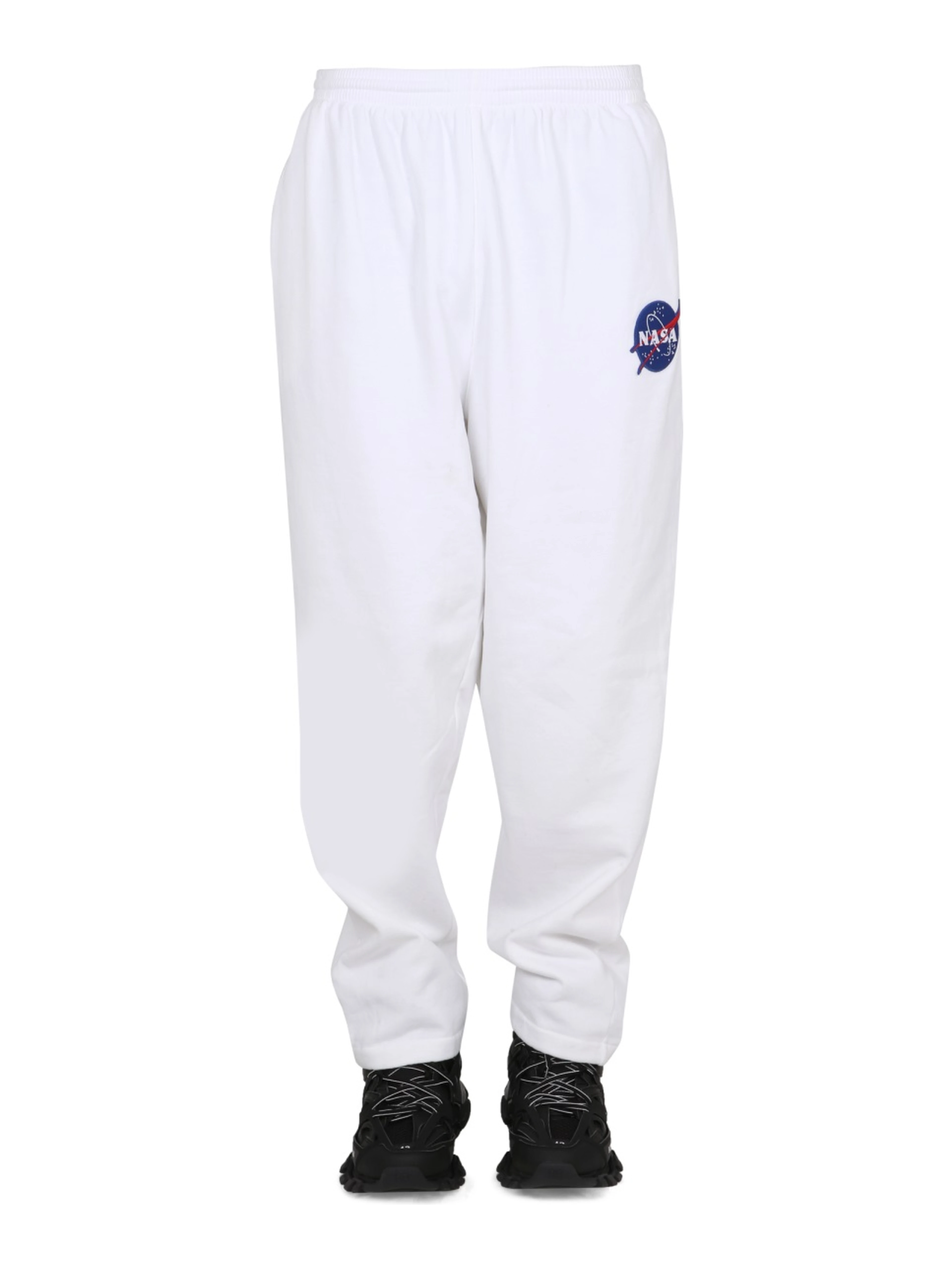 PANTALONE JOGGER CON PATCH