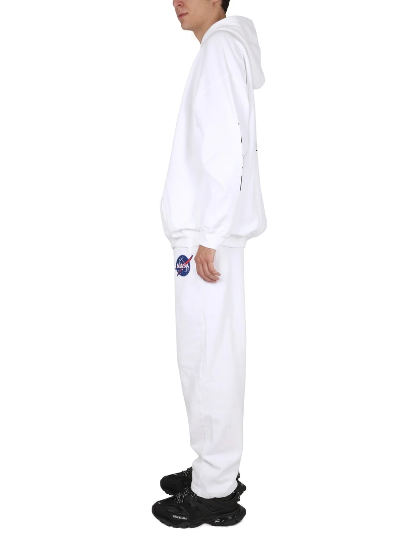 PANTALONE JOGGER CON PATCH