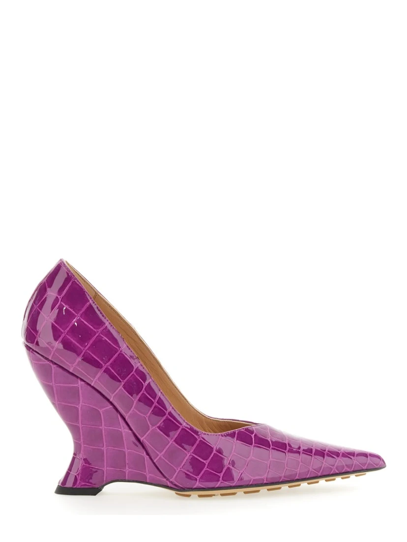 POINTED DECOLLETE