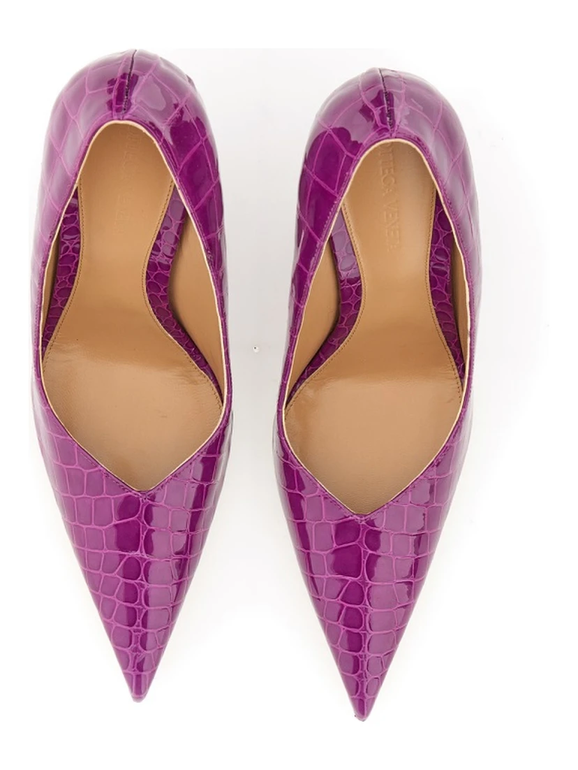 POINTED DECOLLETE