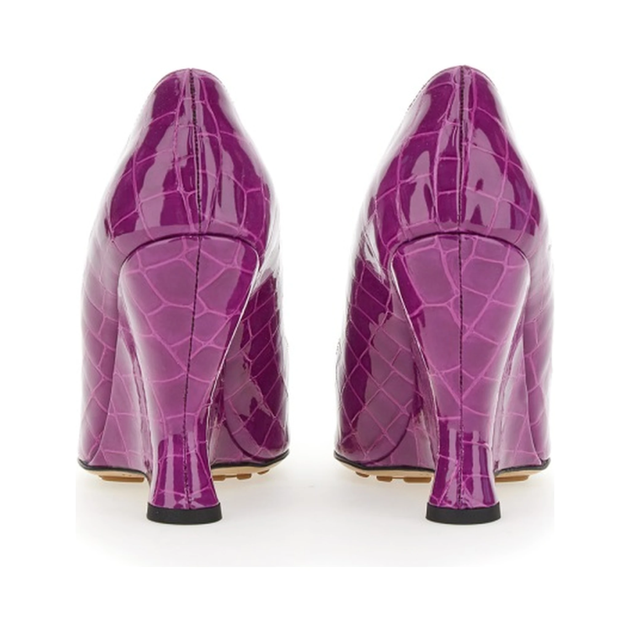 POINTED DECOLLETE