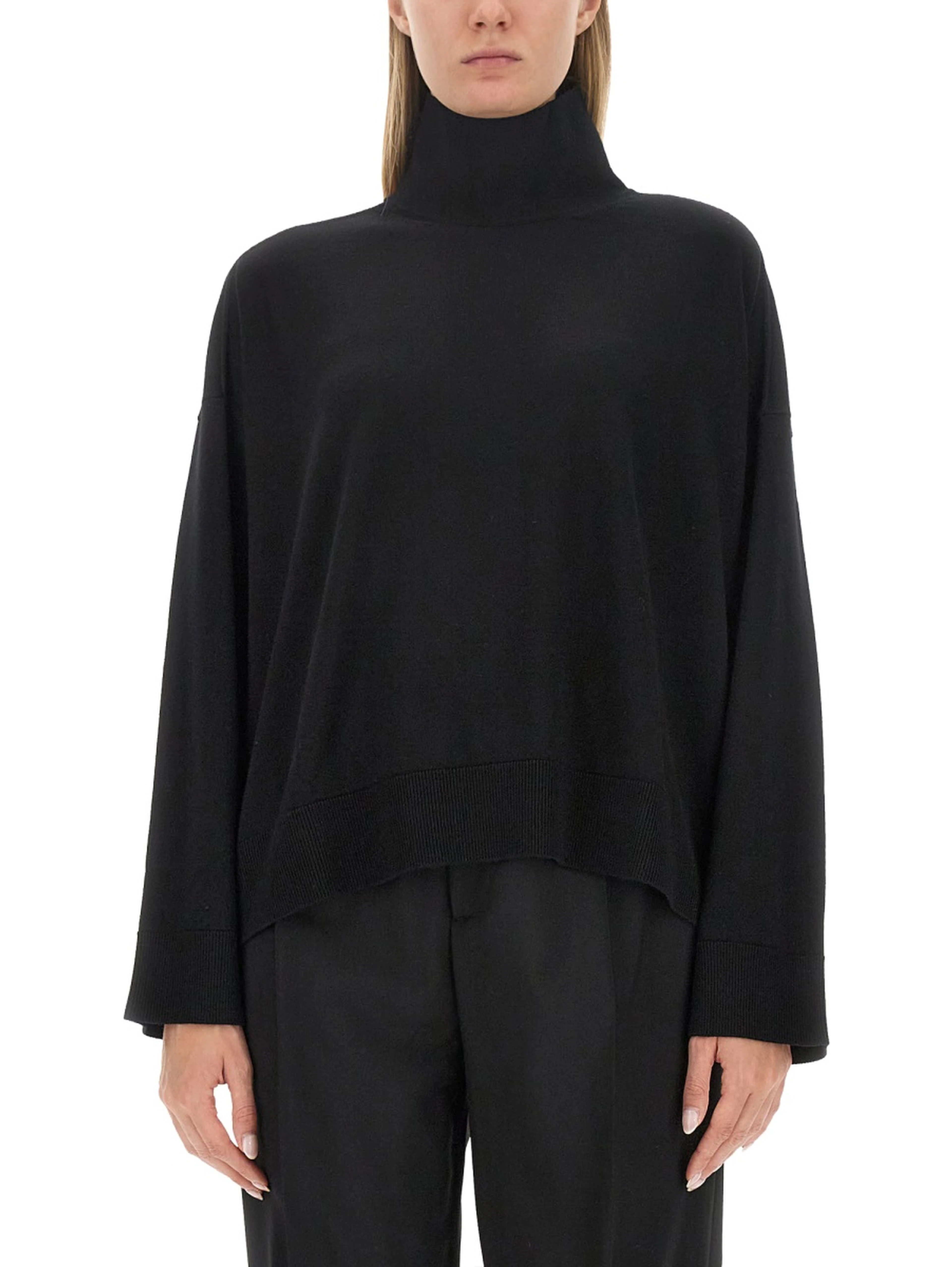 TURTLENECK SWEATER