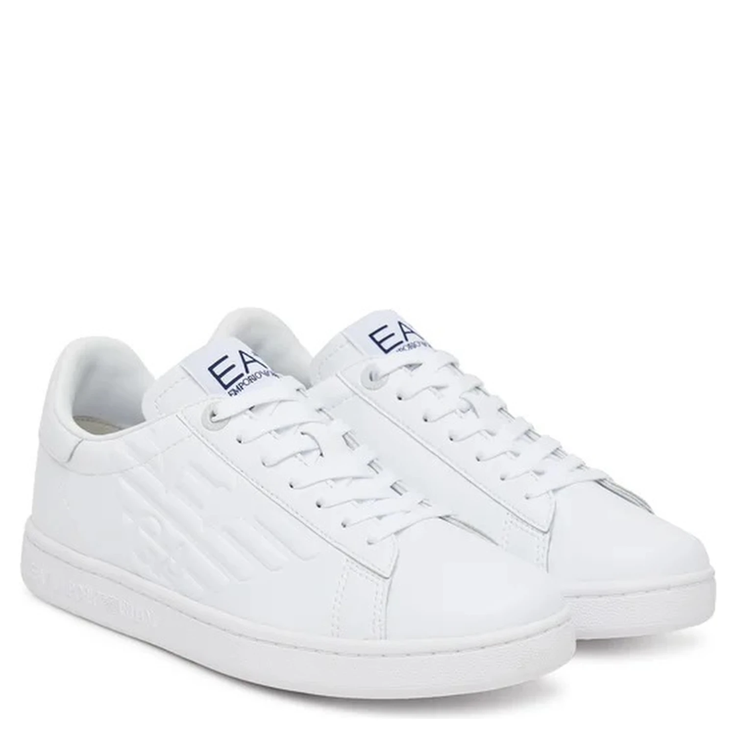 حذاء رياضي أبيض من طراز EA7