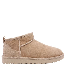 أحذية UGG بيج