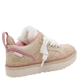 حذاء رياضي من UGG بيج