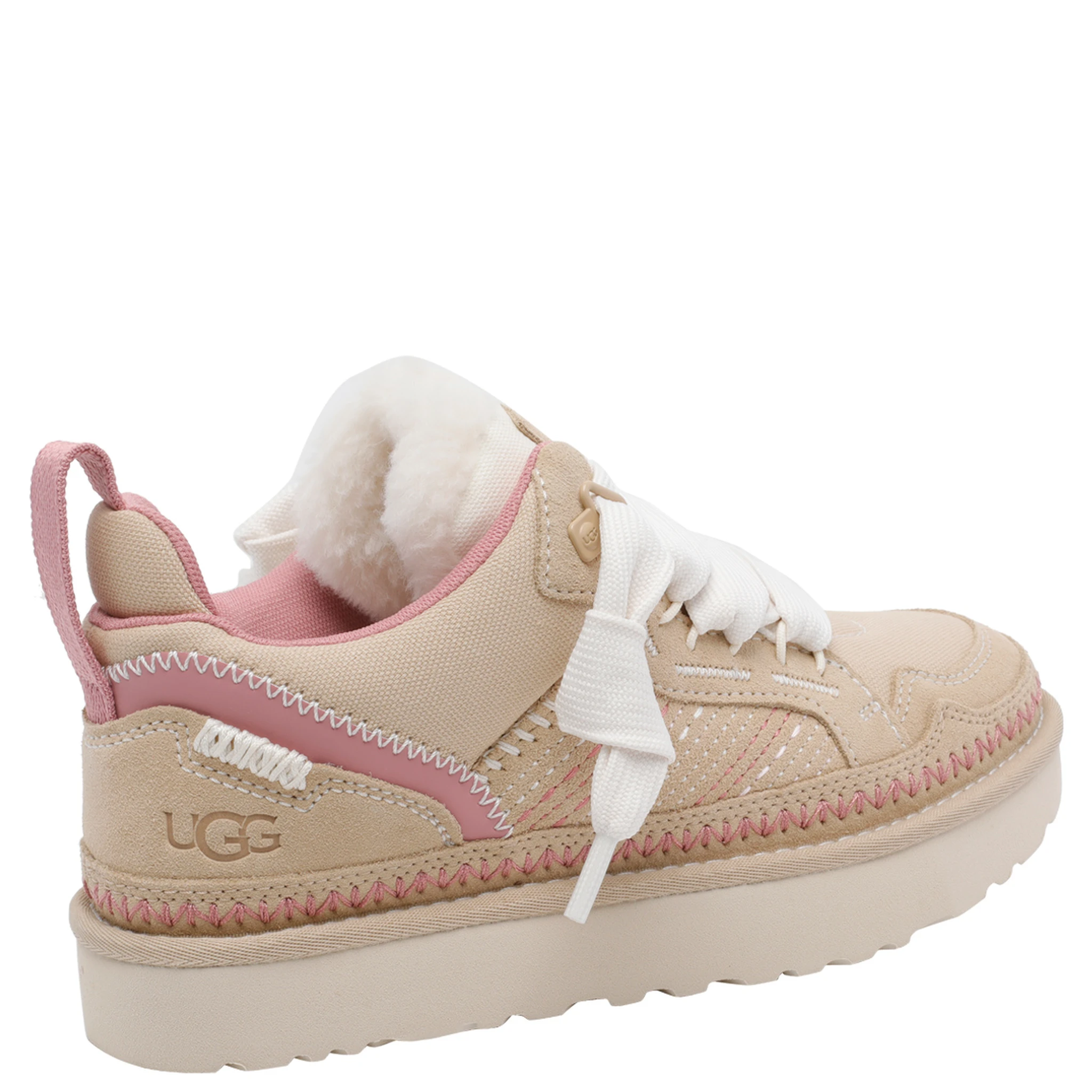 حذاء رياضي من UGG بيج