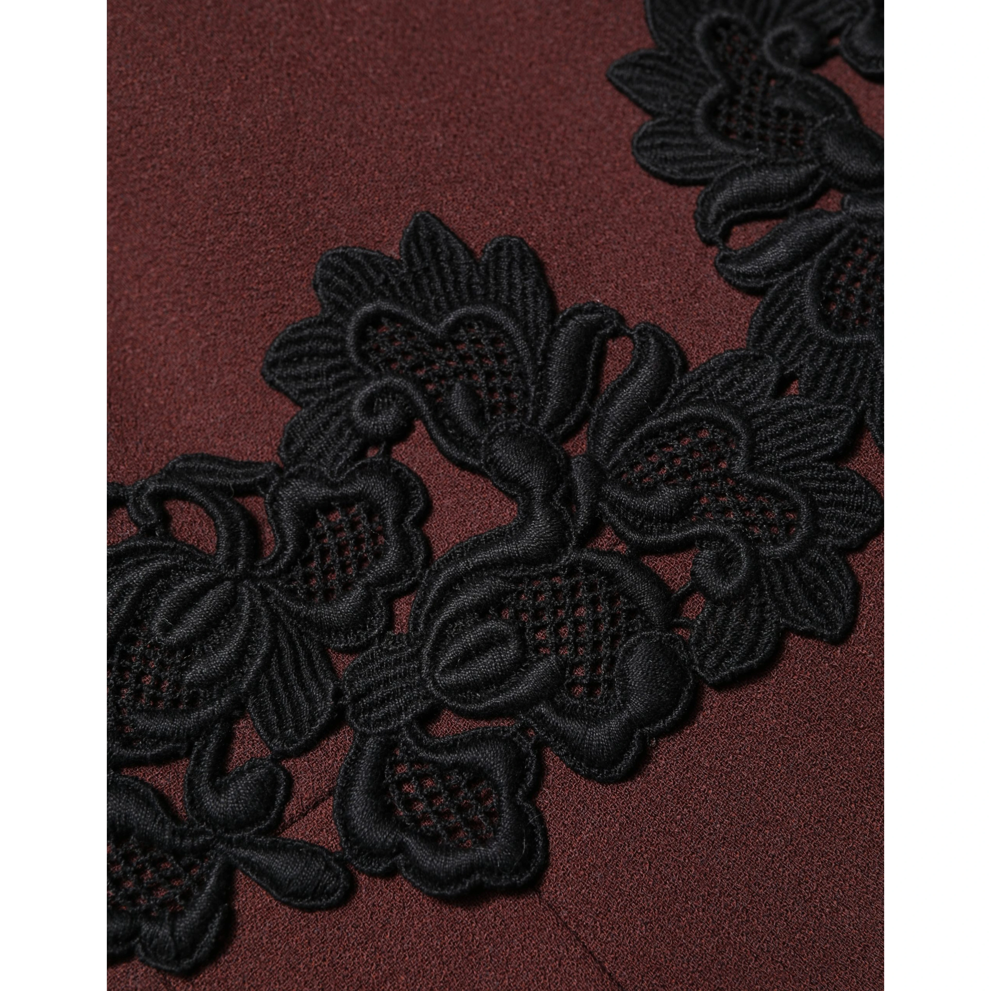 Maroon Lace Sleeveless Knee Length Dress
