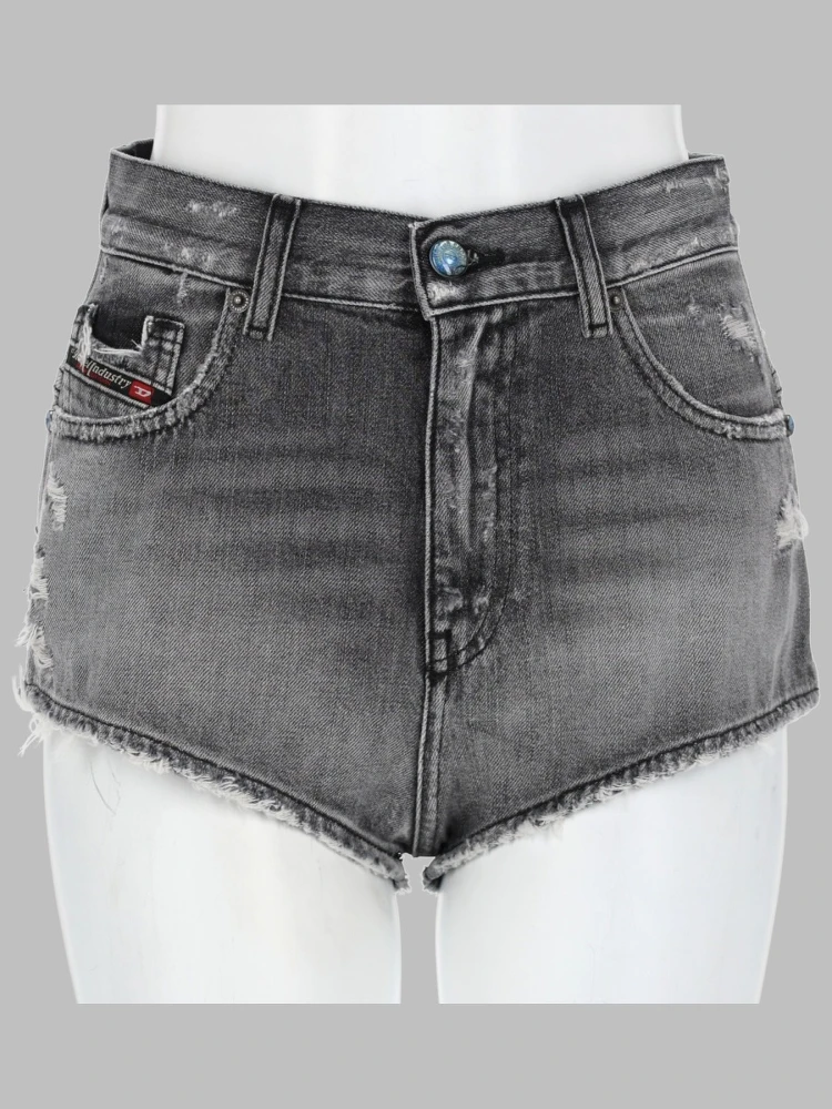 SHORTS IN DENIM CON ORLI SFRANGIATI