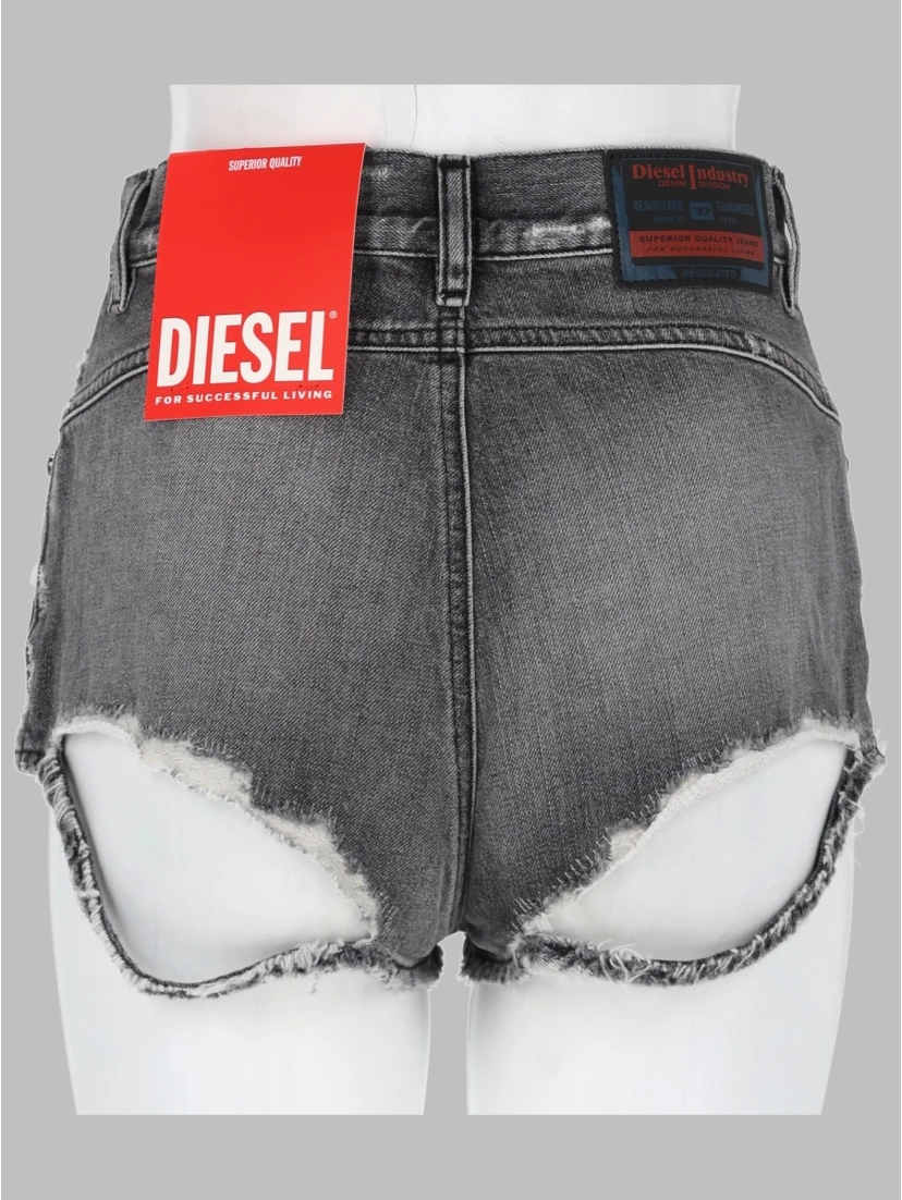 SHORTS IN DENIM CON ORLI SFRANGIATI