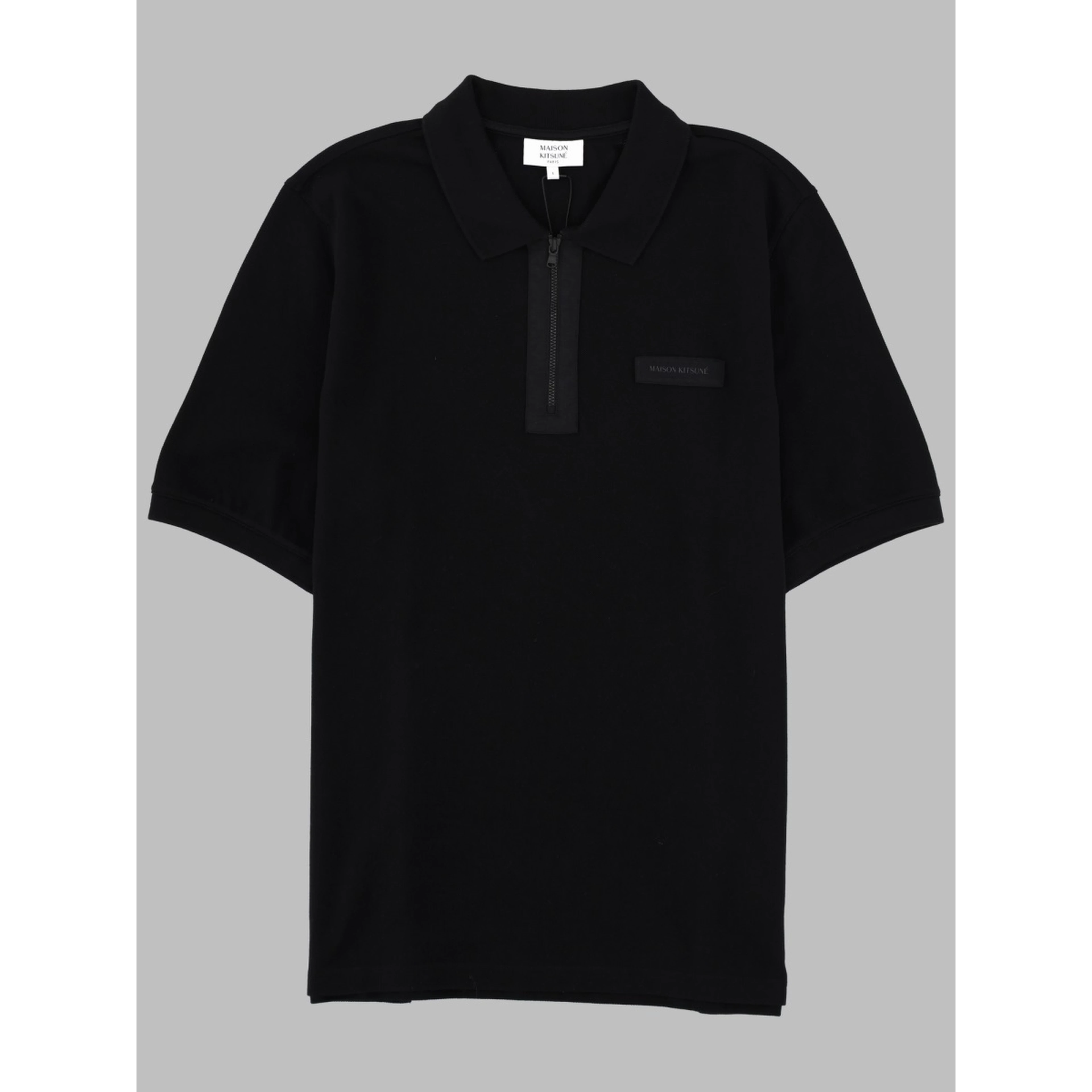 POLO CON ZIP E PATCH LOGO