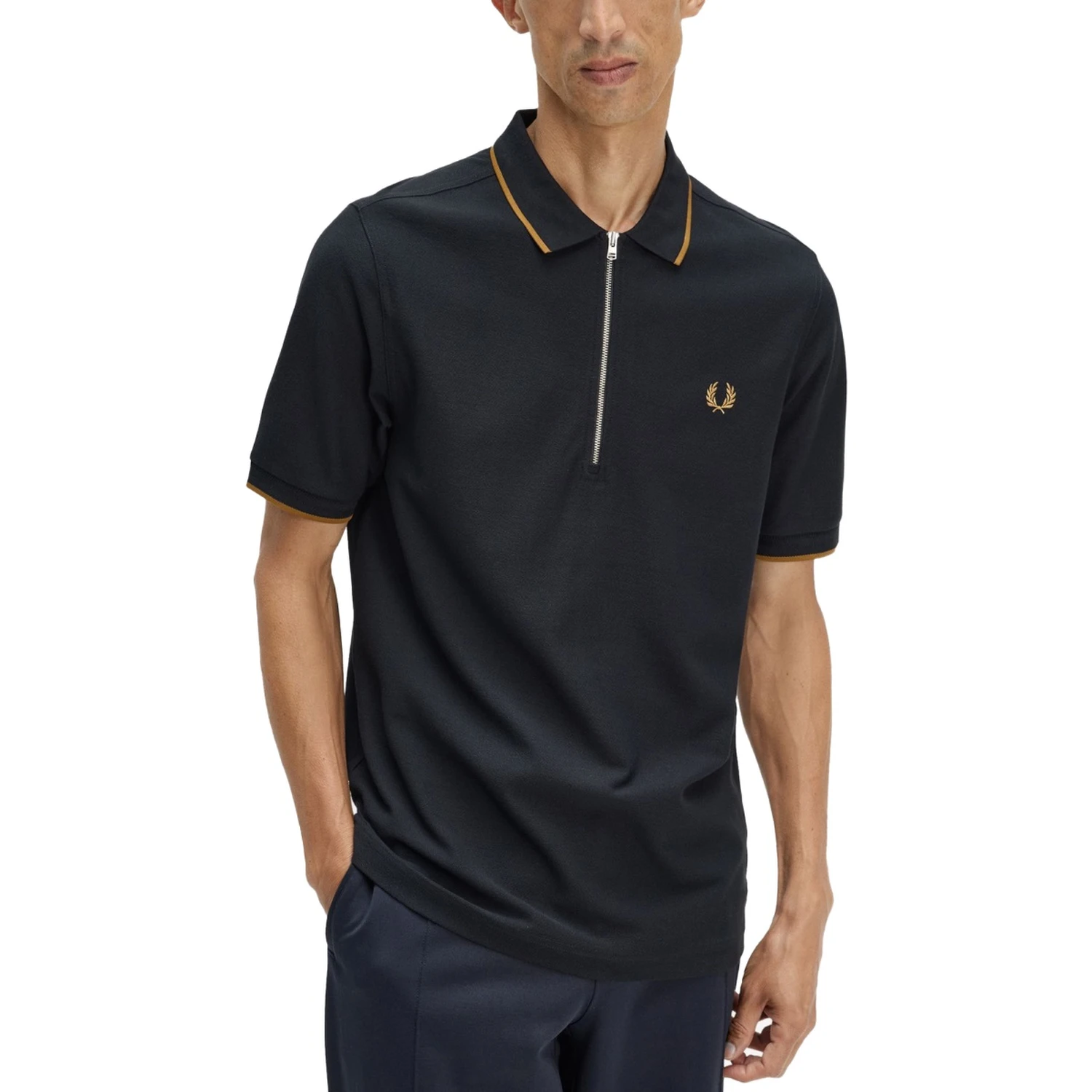 POLO CON ZIP E LOGO