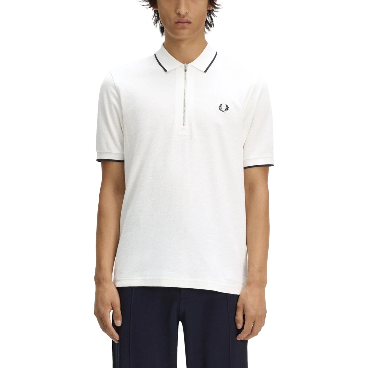 POLO CON ZIP E LOGO