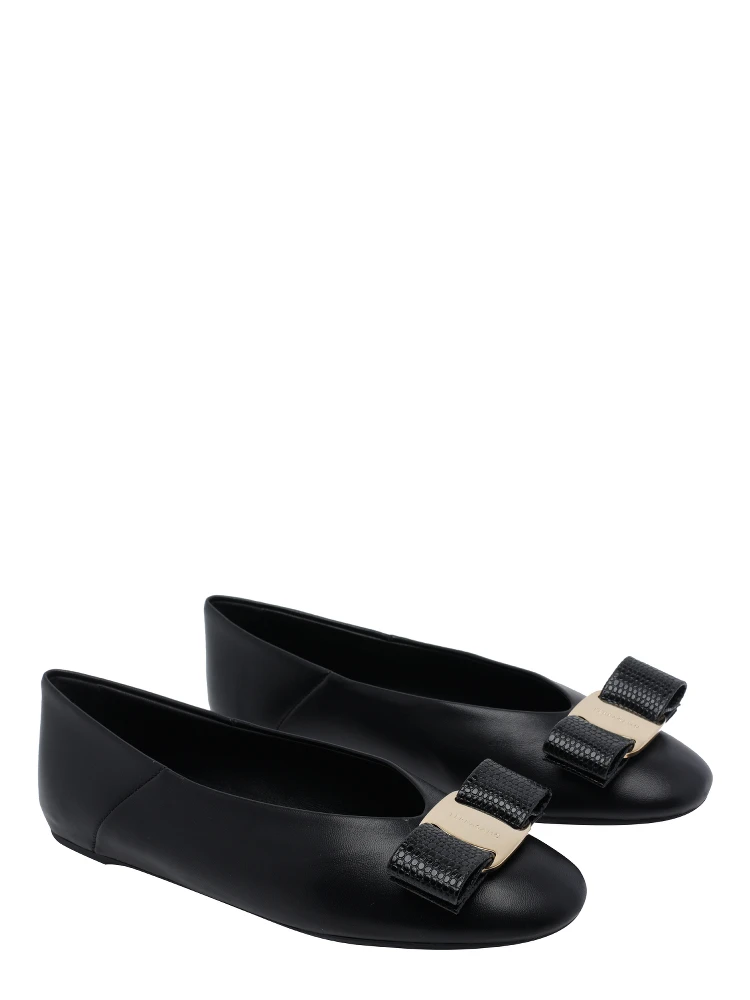 Ferragamo Flat shoes Black alternative