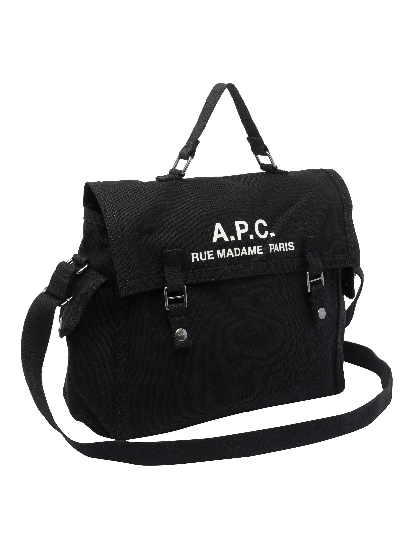 حقائب APC.. سوداء