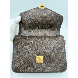 LOUIS VUITTON METIS Monogram Handbag