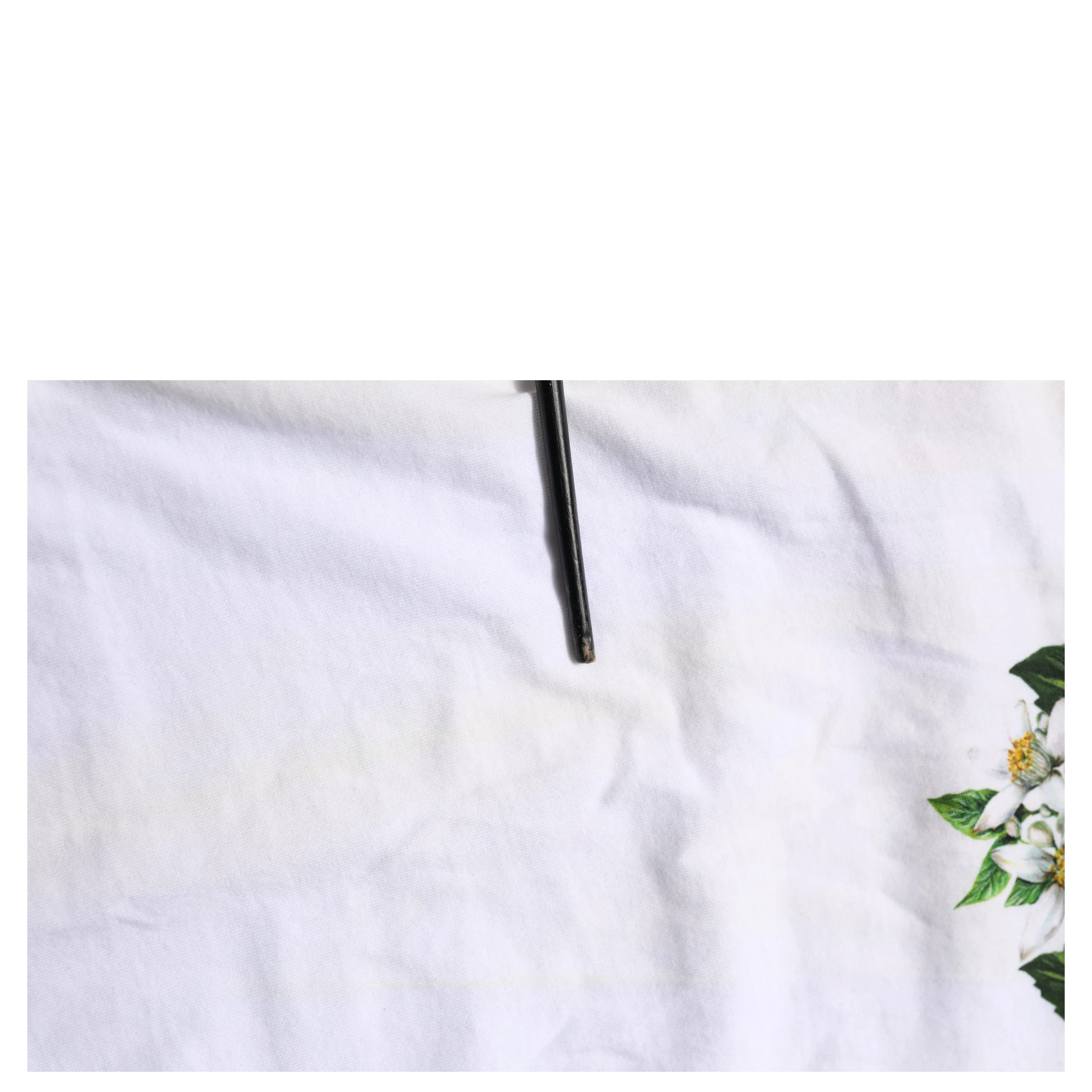 White D&G is Flowers Print Round Neck T-shirt
