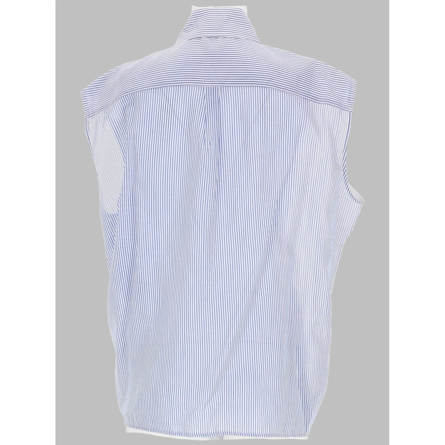 sleeveless shirt