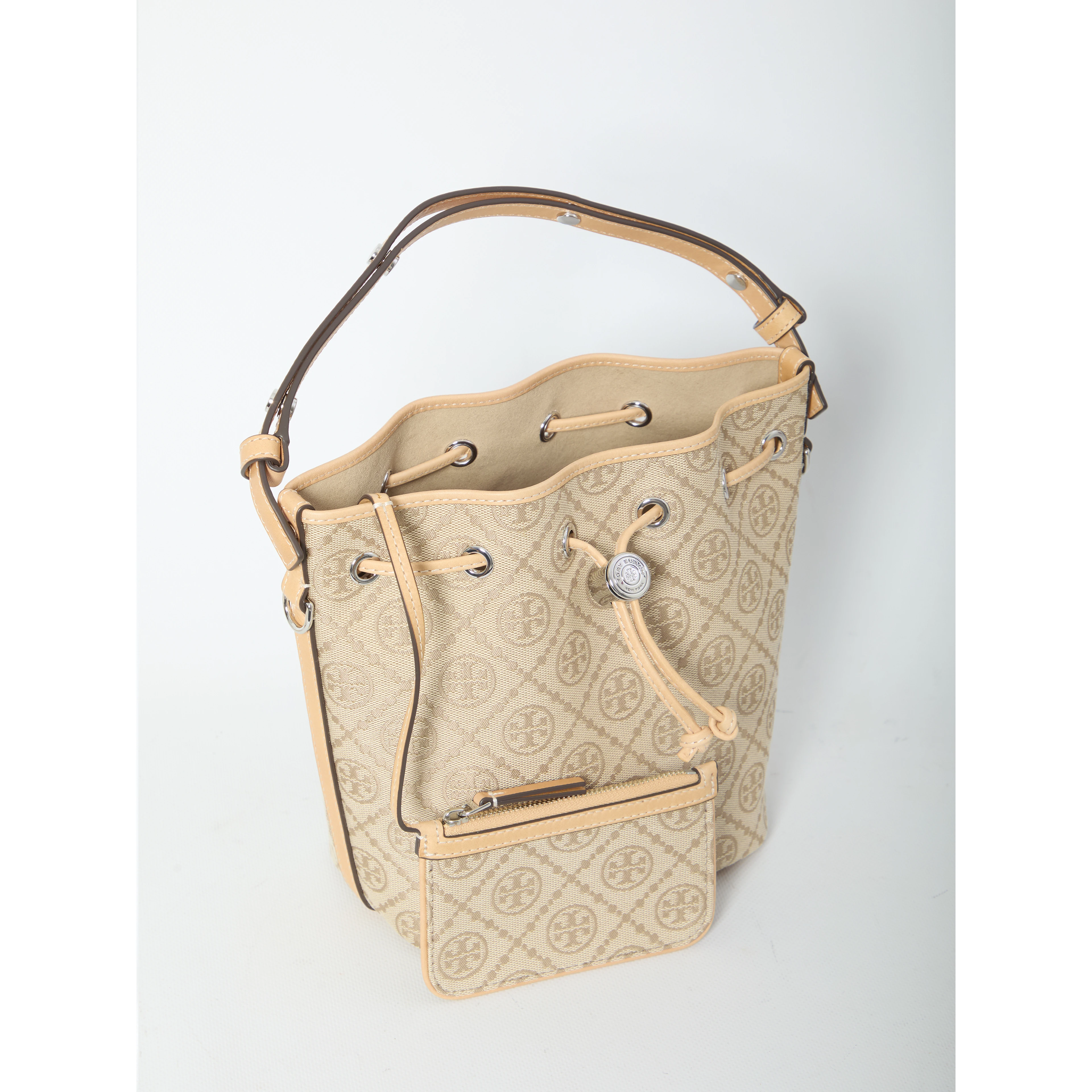 T Monogram bucket bag