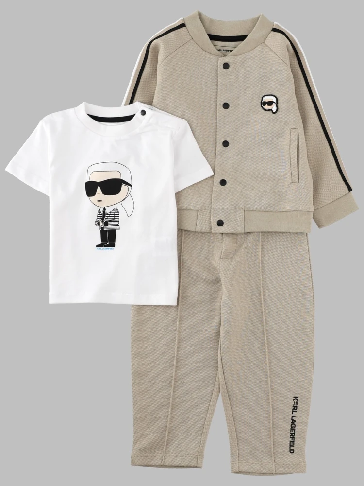 insieme i vestiti
