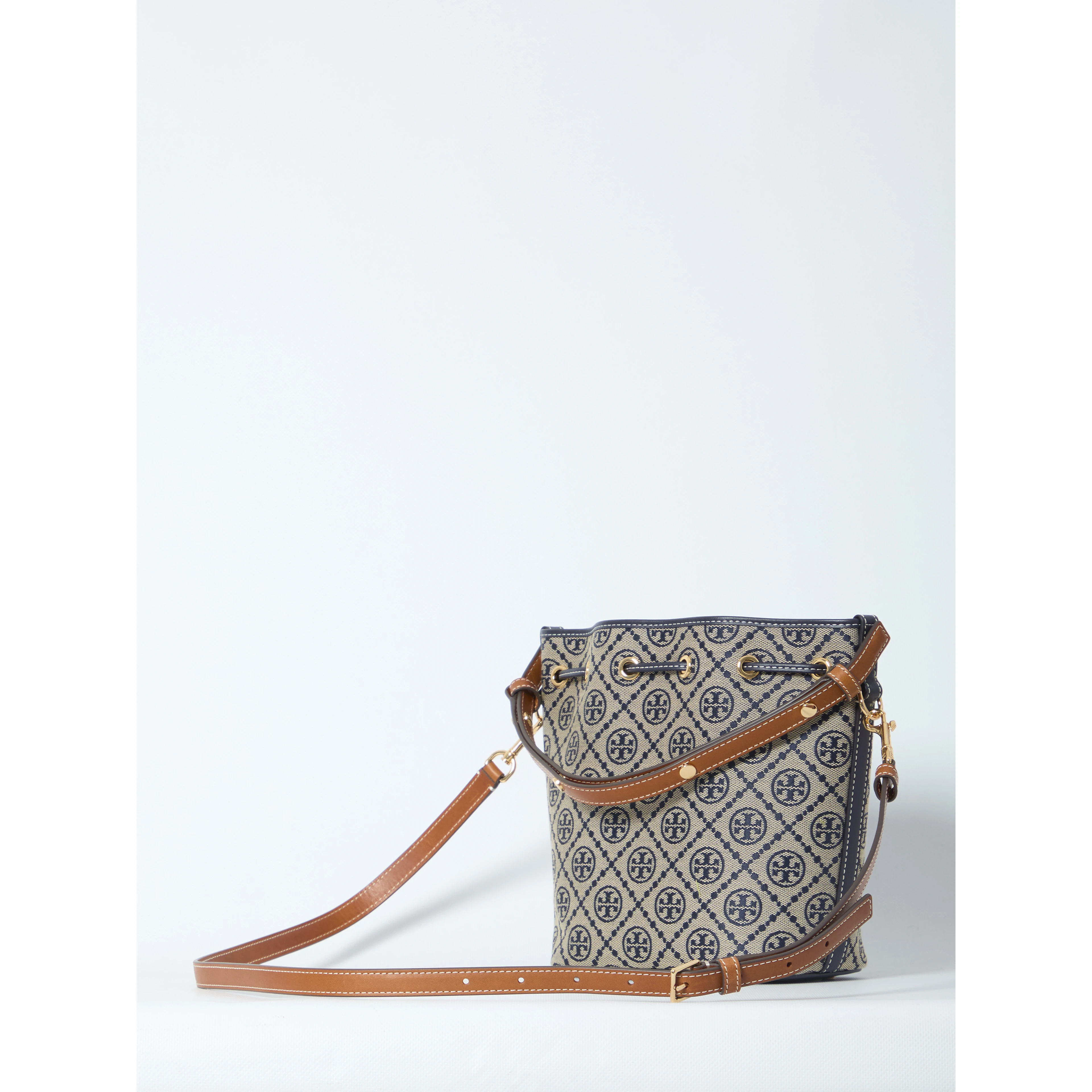 T Monogram bucket bag