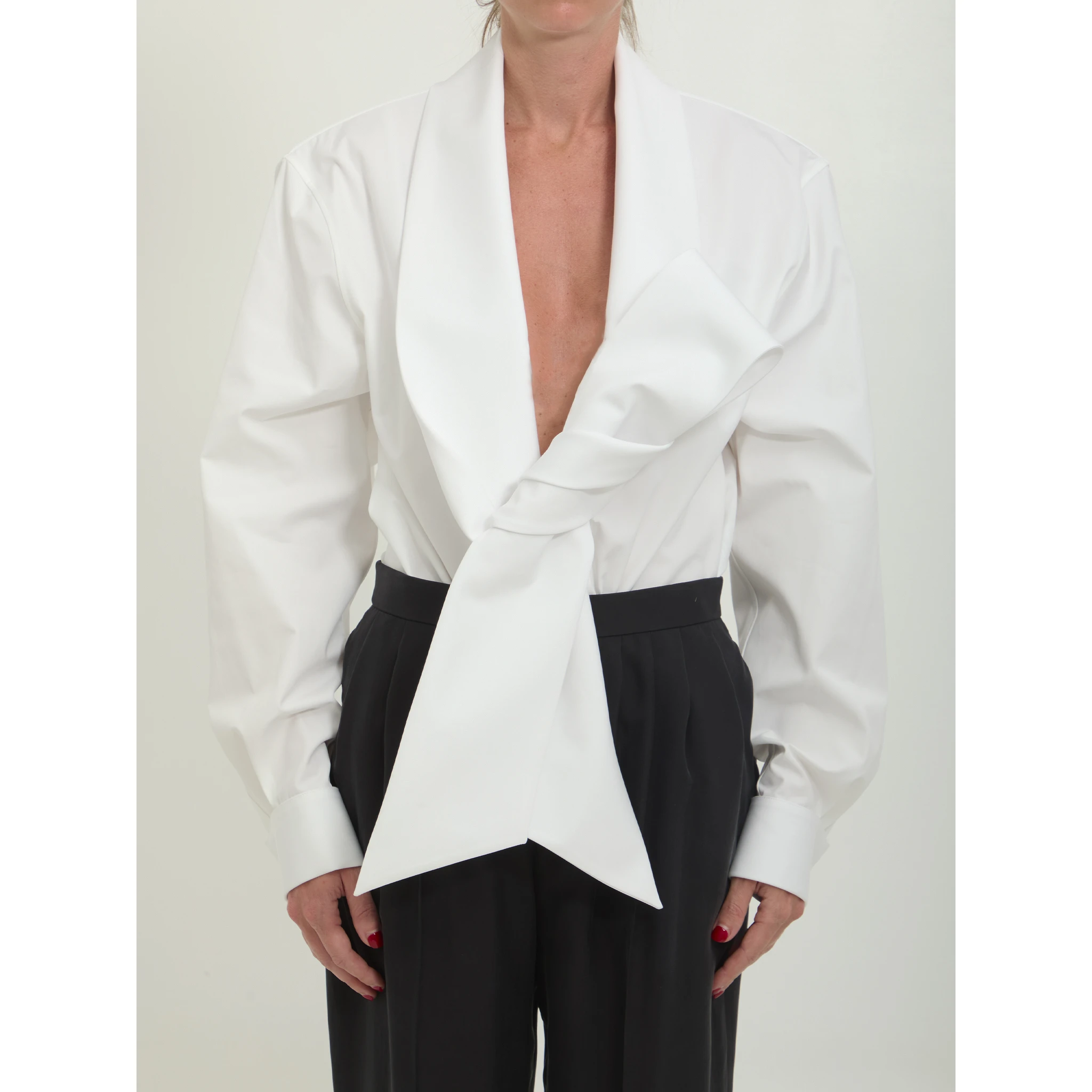 Lavallière collar shirt