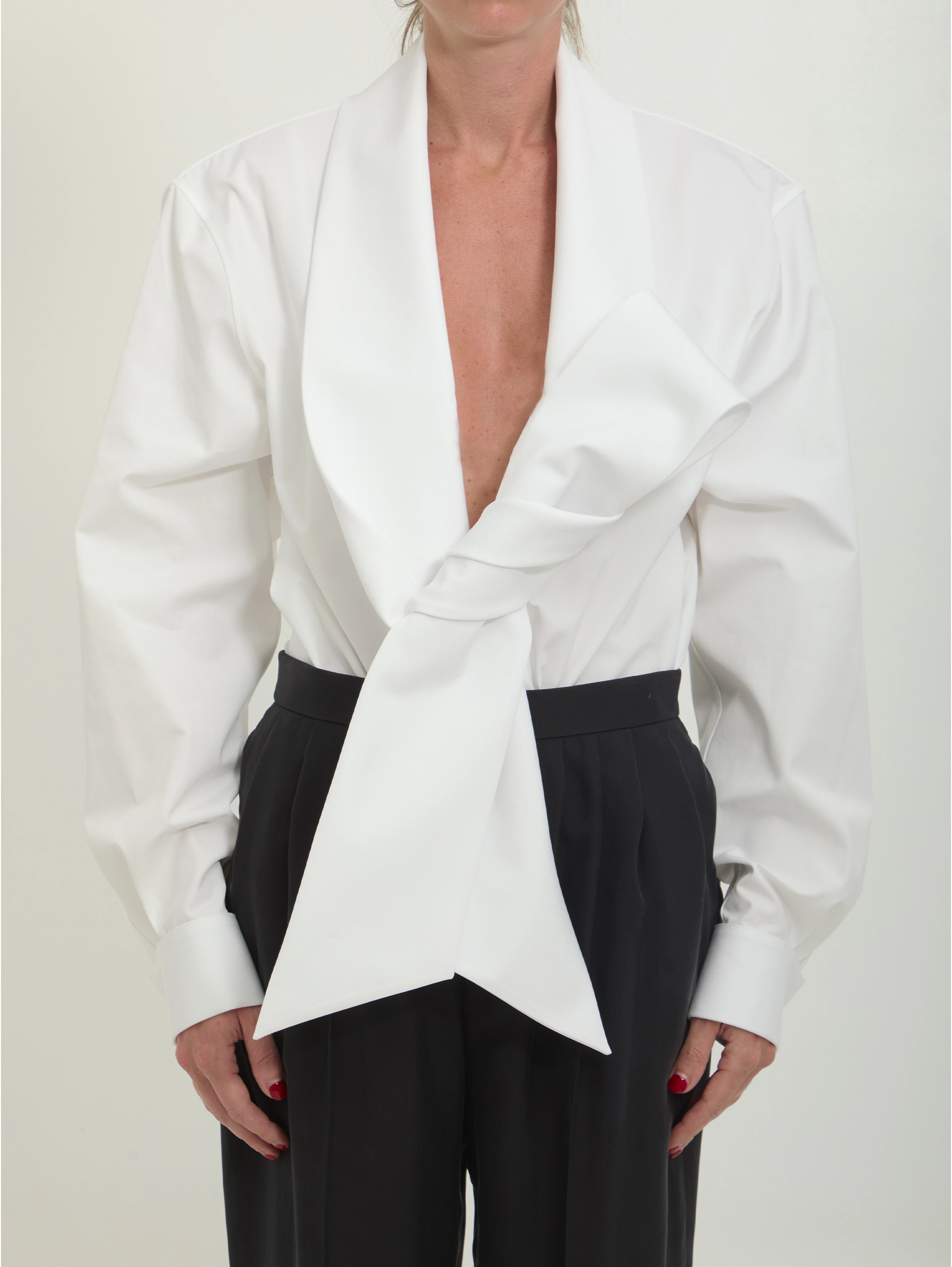 Lavallière collar shirt