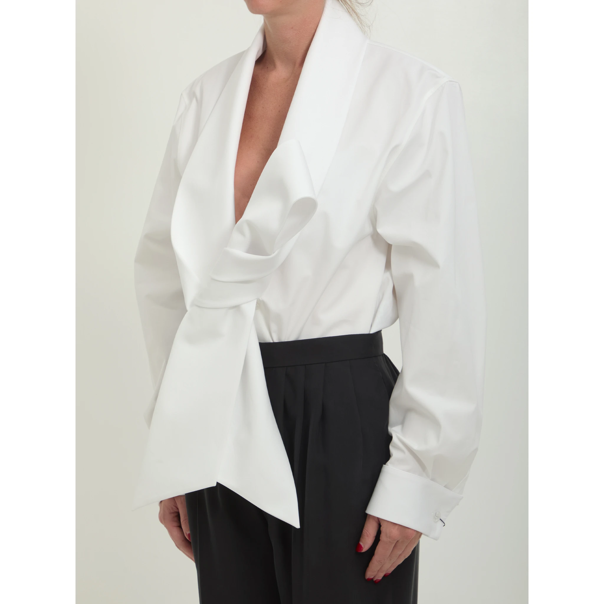 Lavallière collar shirt