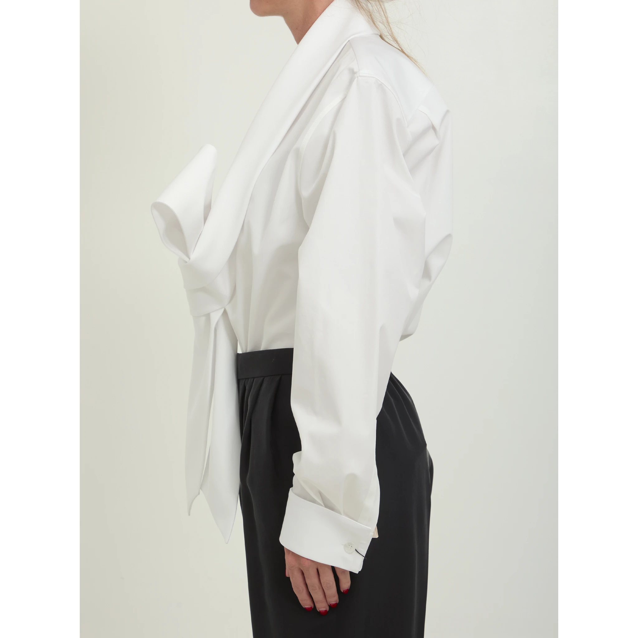 Lavallière collar shirt