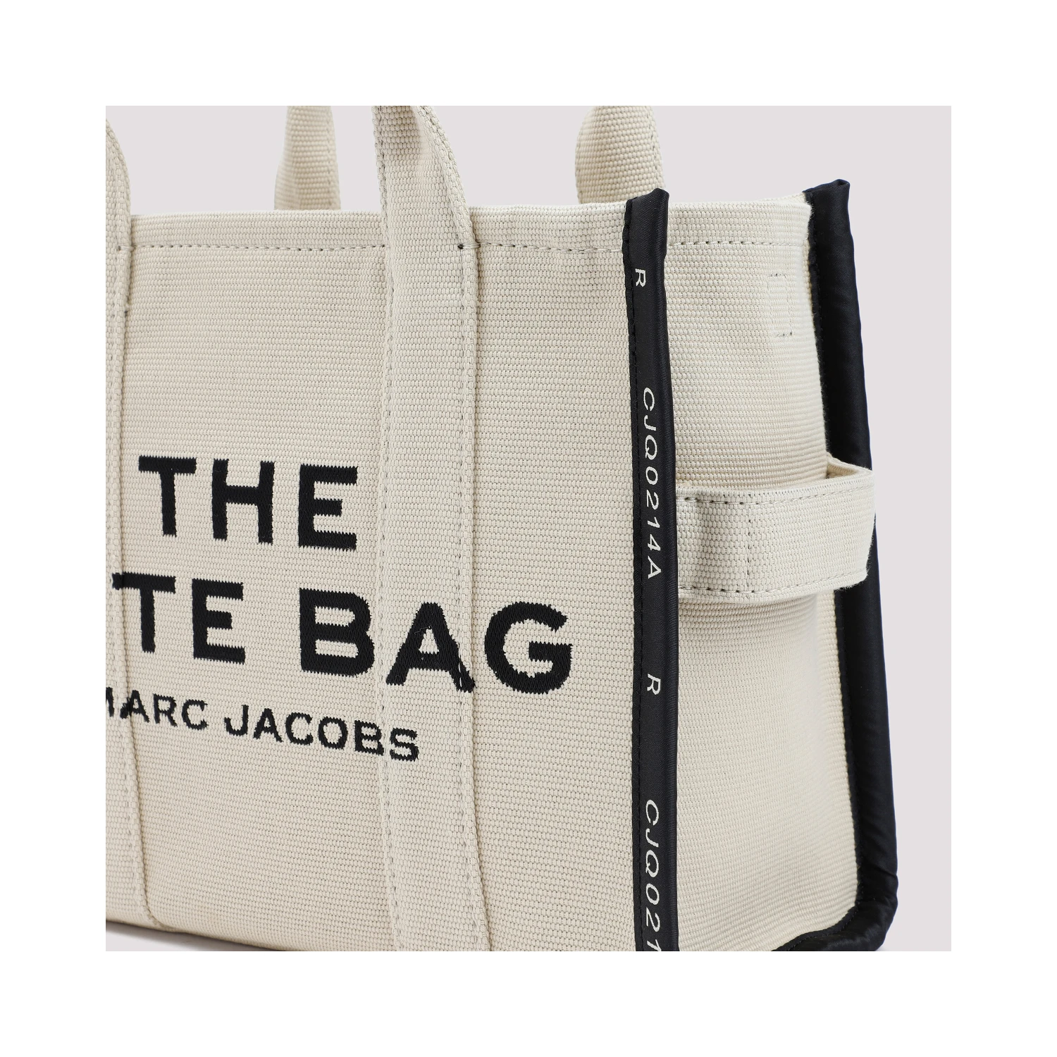 THE MEDIUM TOTE