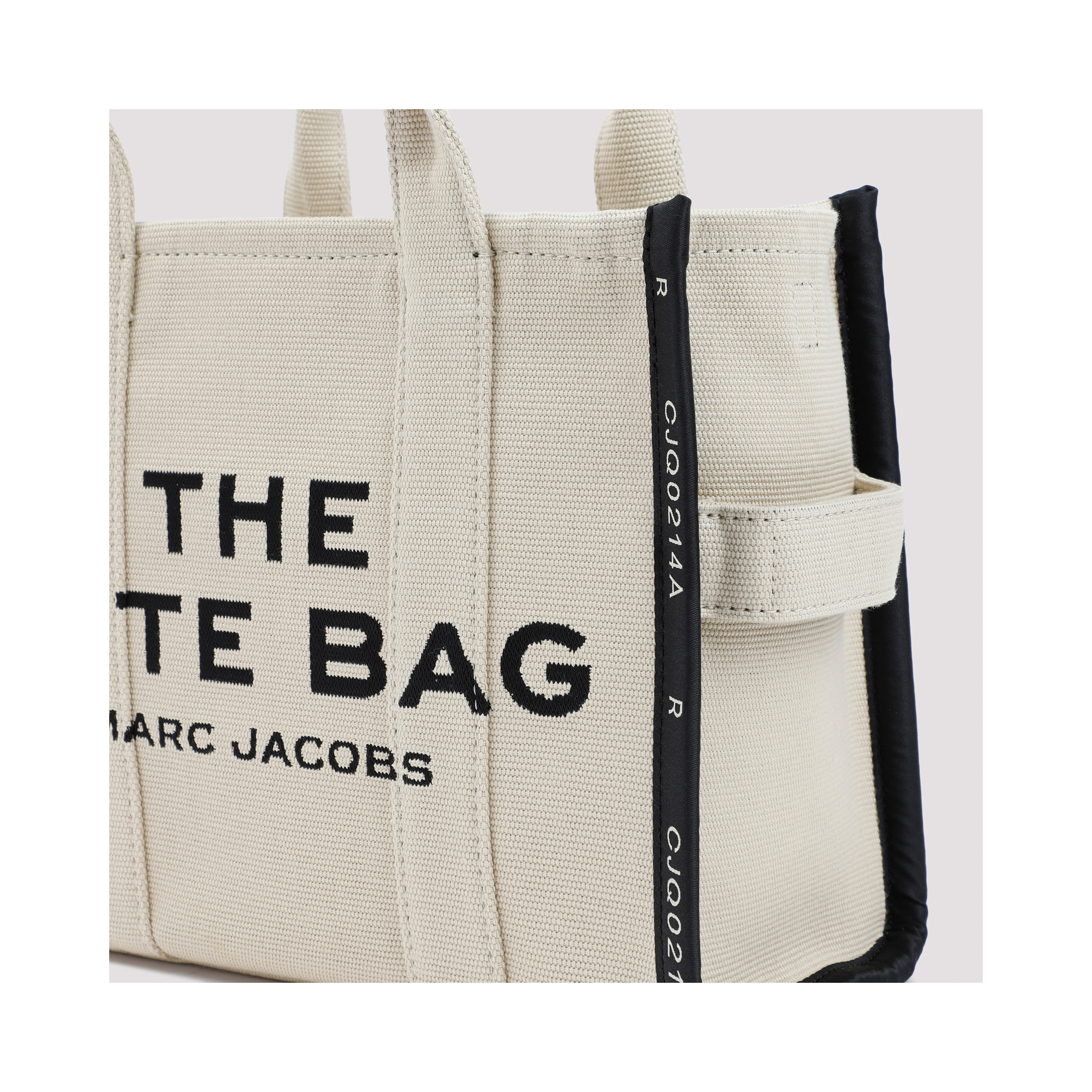 THE MEDIUM TOTE