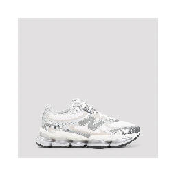 New Balance 2000 Sneakers