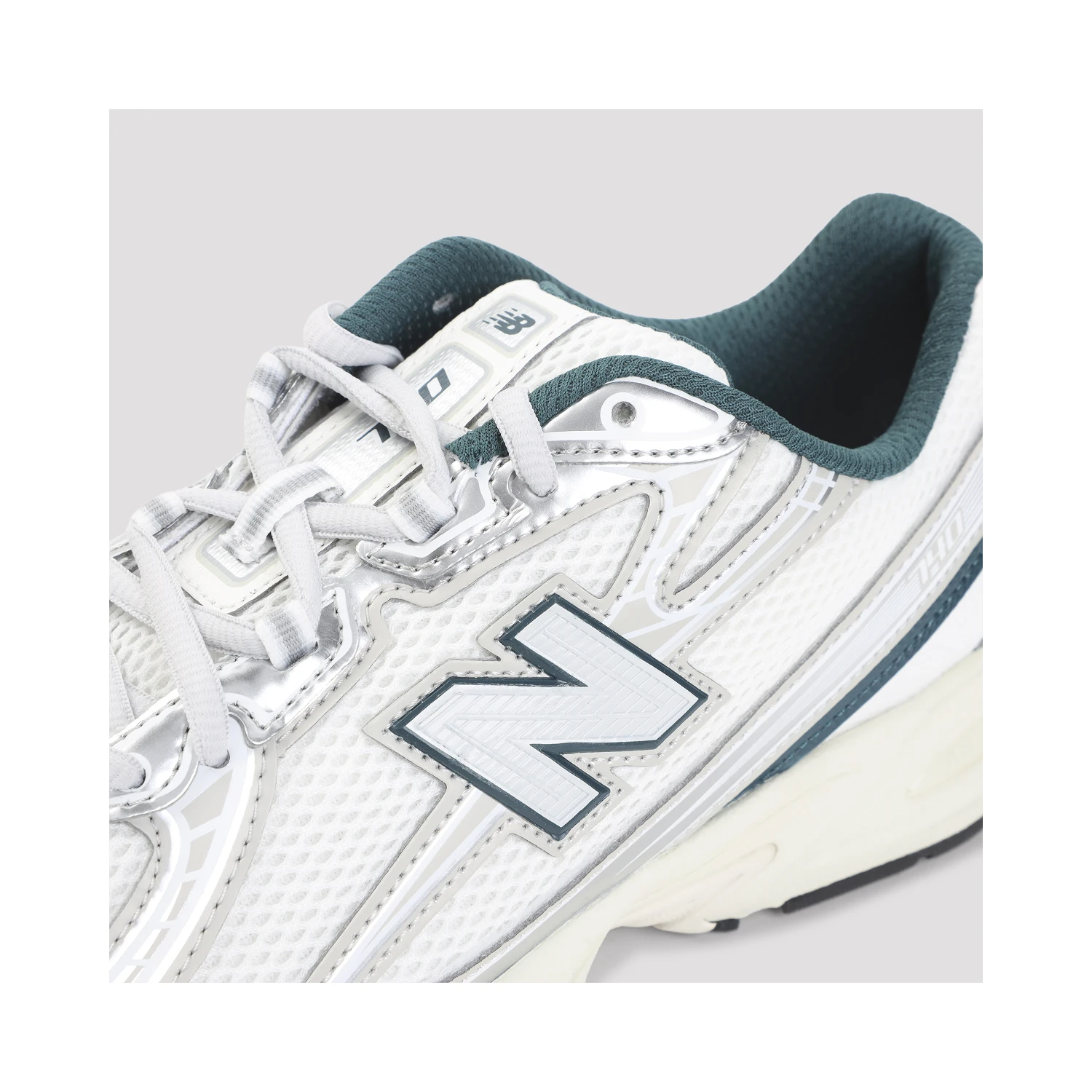 New Balance 740 Sneakers