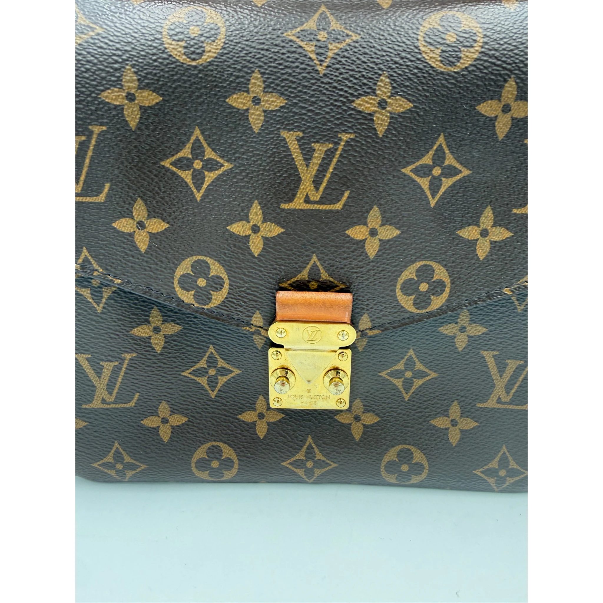 LOUIS VUITTON METIS Monogram Handbag