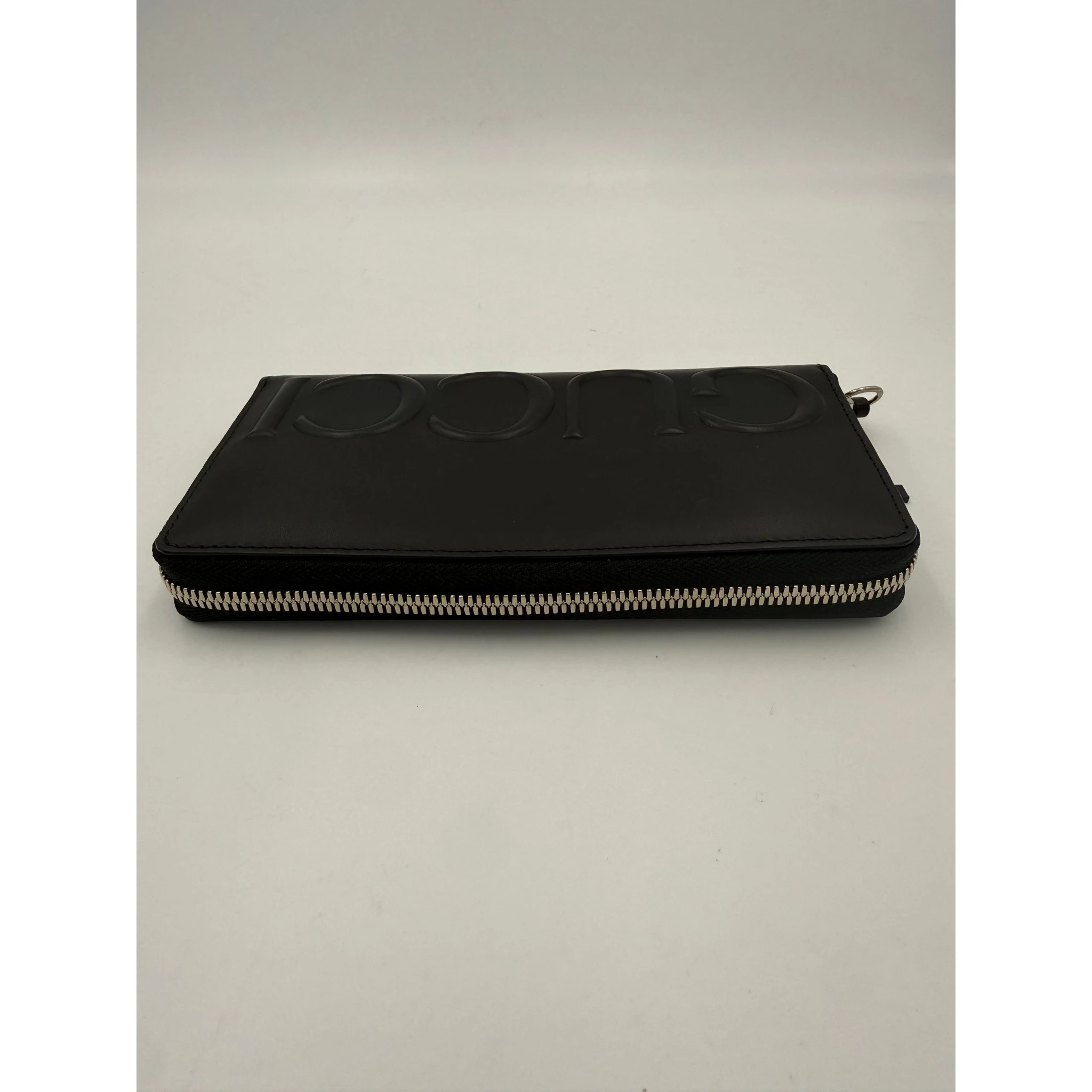 GUCCI Zip Black Front Logo Embossed Wallet