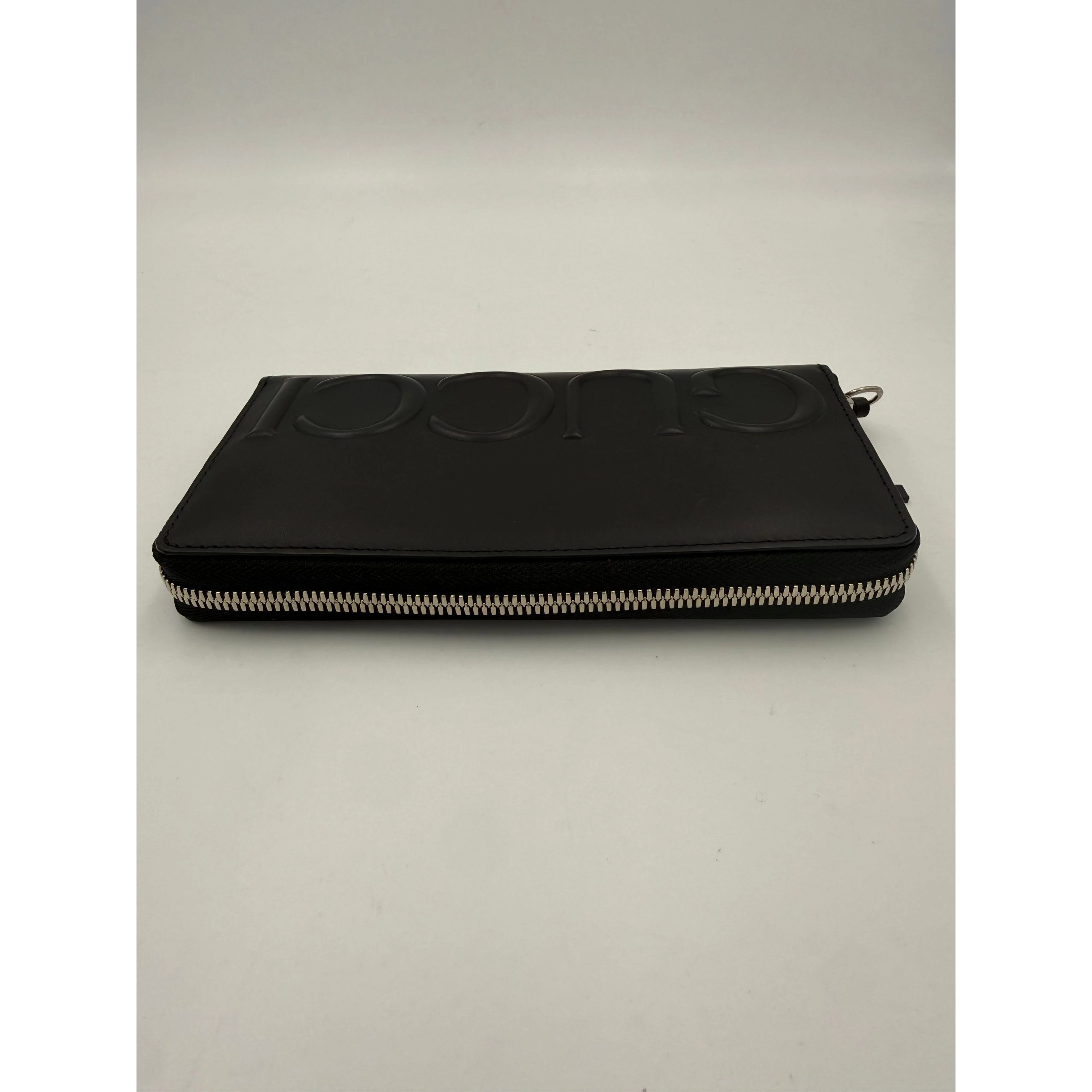 GUCCI Zip Black Front Logo Embossed Wallet